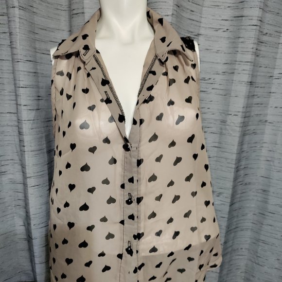 Annabelle - Sleeveless Maternity Button Down - Picture 1 of 8